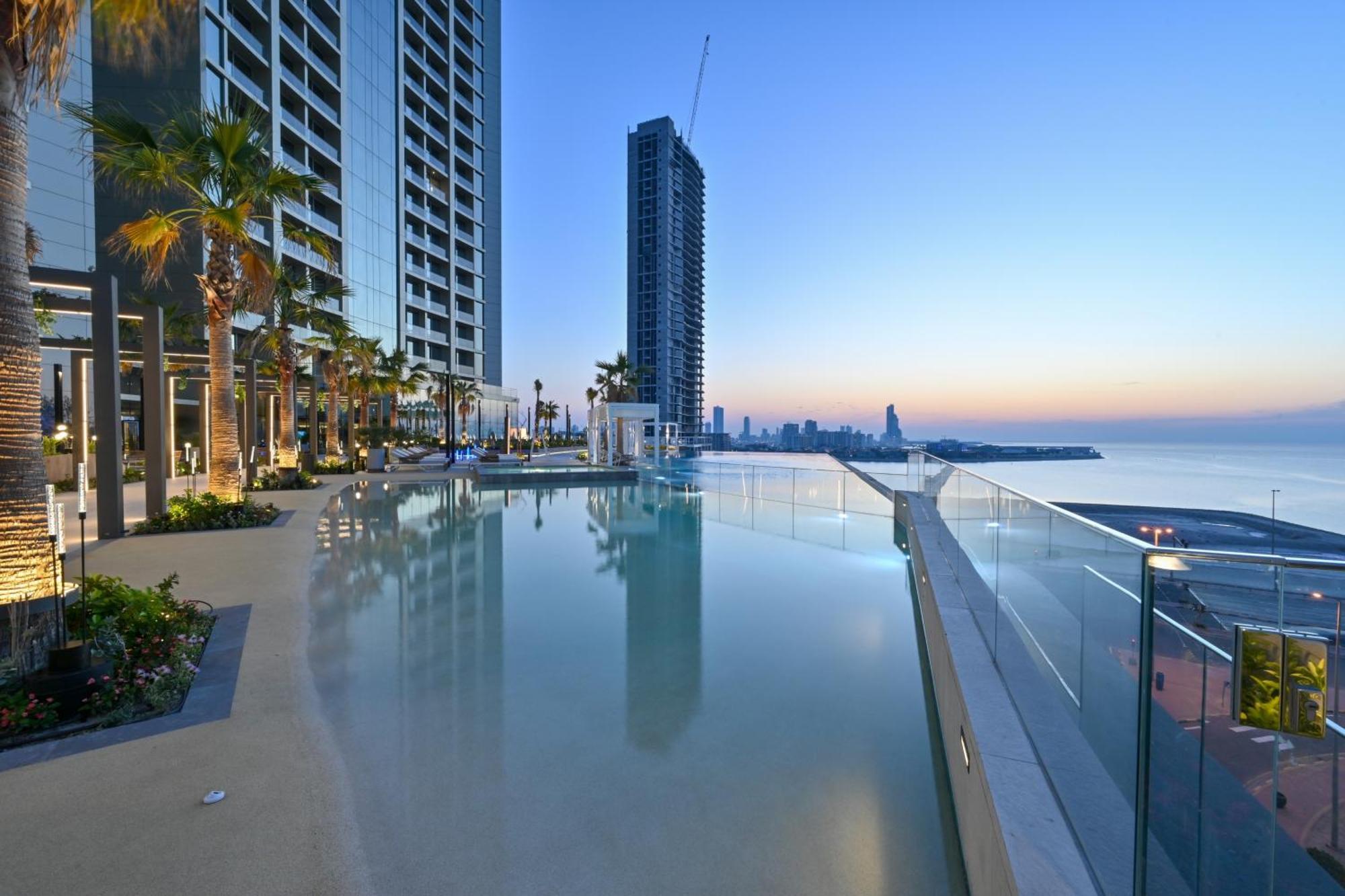 麦纳麦 Onyx Rotana酒店 外观 照片 Infinity pool at the Ritz-Carlton, DIFC