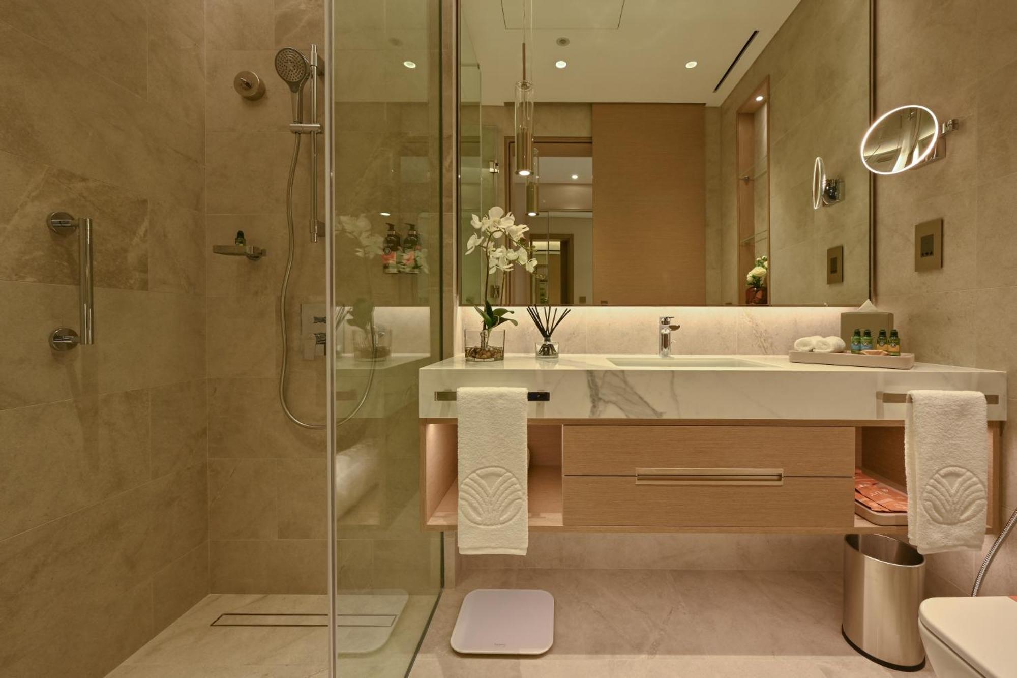 麦纳麦 Onyx Rotana酒店 外观 照片 A bathroom in a hotel